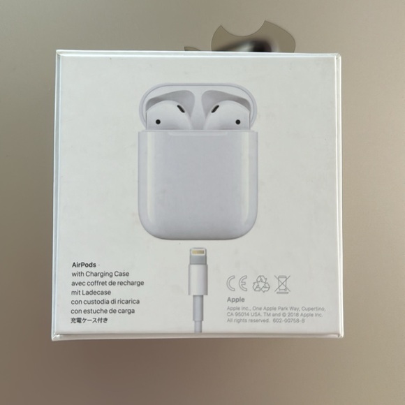AirPods 1 with charging case (adult owned) - Picture 12 of 12